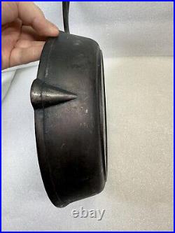 Rare Vintage Antique #8 Initial F? Dual-Spout Cast Iron Skillet 10
