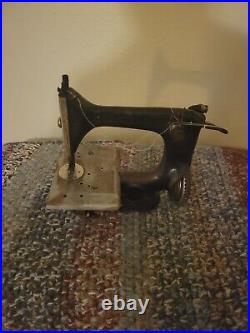 Singer chain stitch machine Vintage antique rare collectors model G9325764