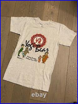 Vintage yogi bear t shirt 1995 small y2k cartoon Rare Cartoon Network